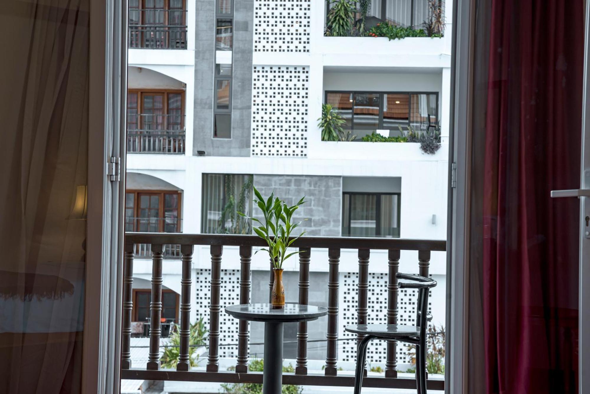 Hotel Royal Crown &