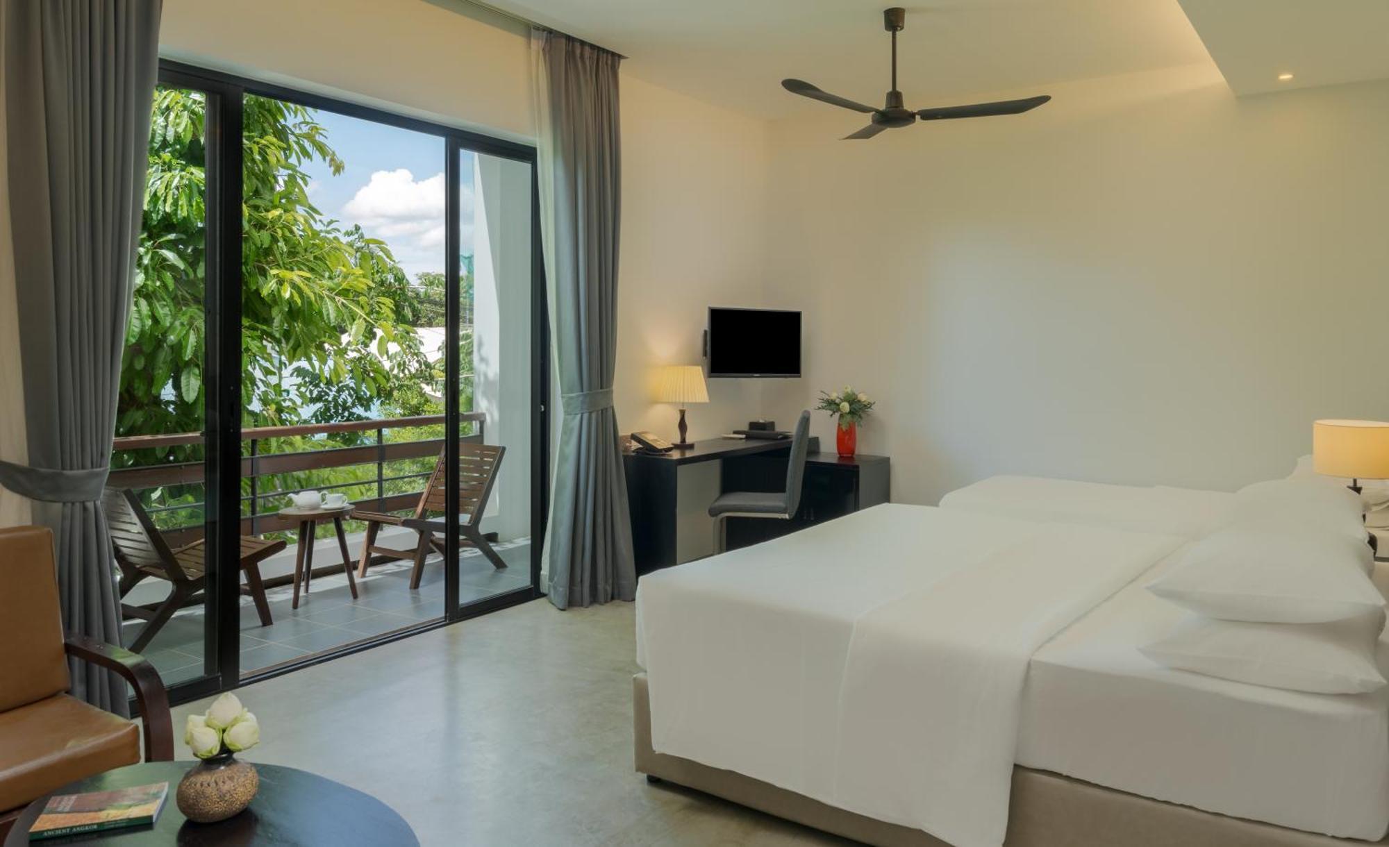 Eightfold Urban Resort 5*