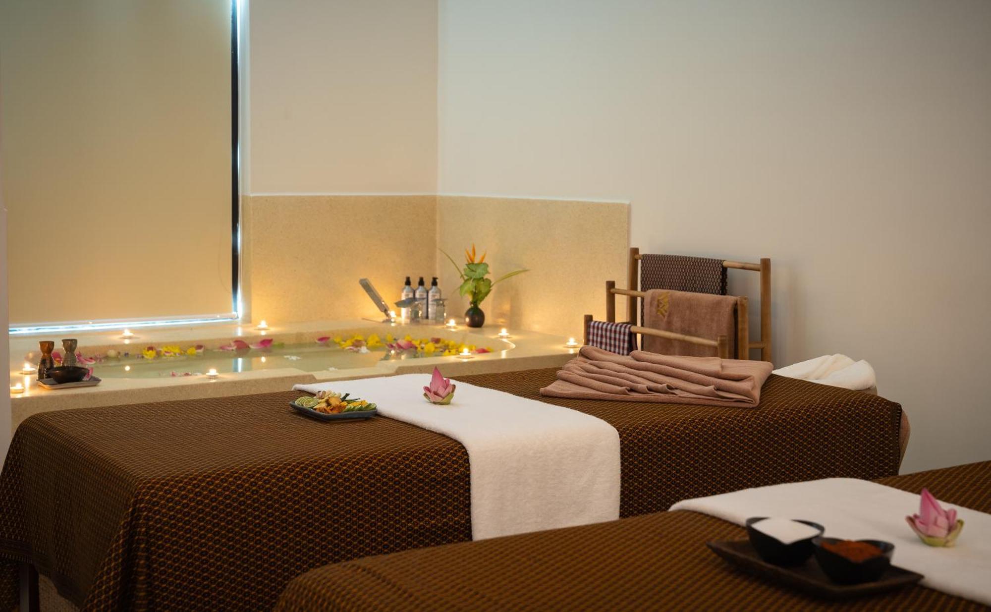 Waka Private Pool & - Adults Only Khách sạn Siem Reap