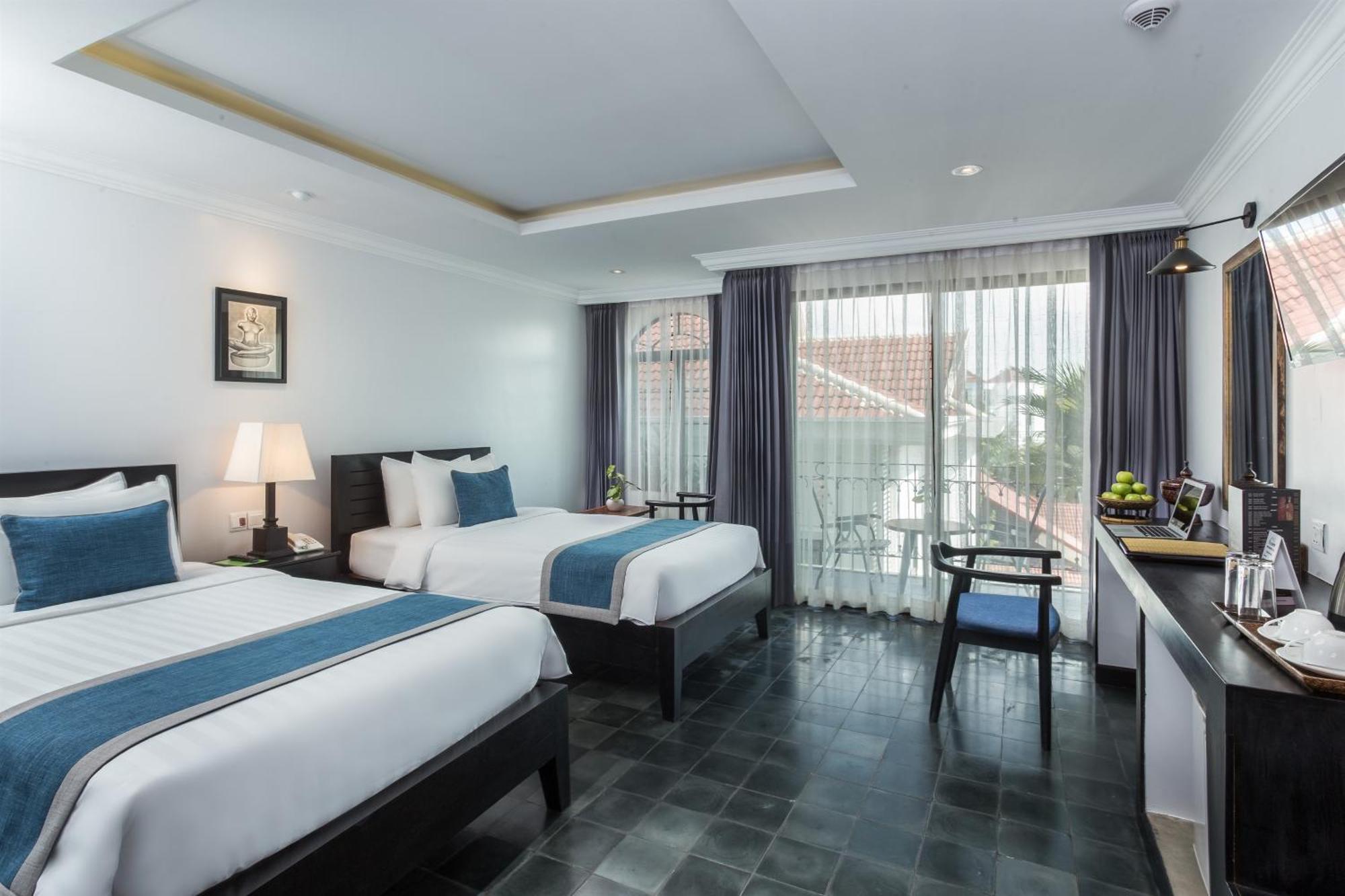 People By The Community Hotel 4*
