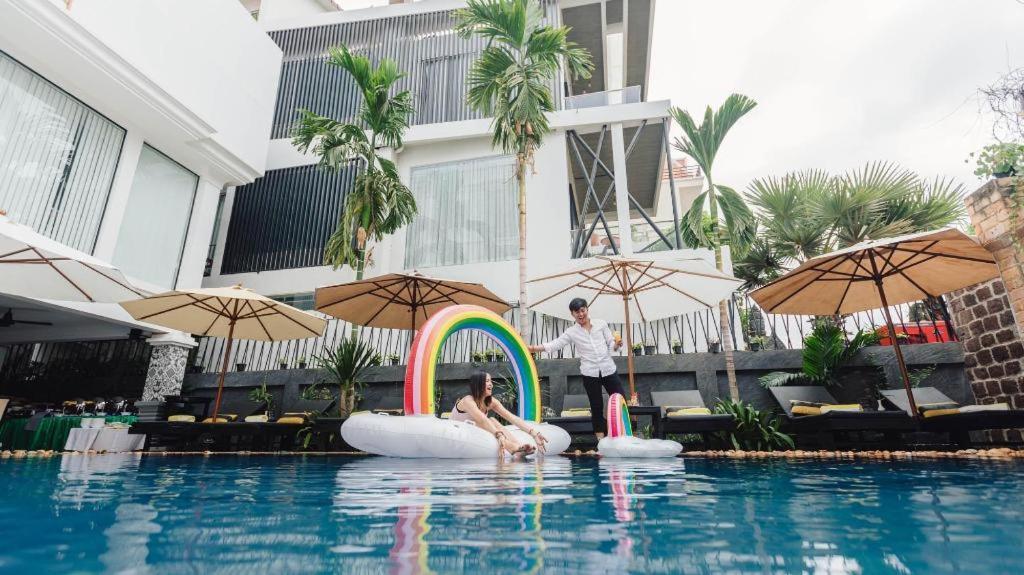 Popular & Hotel