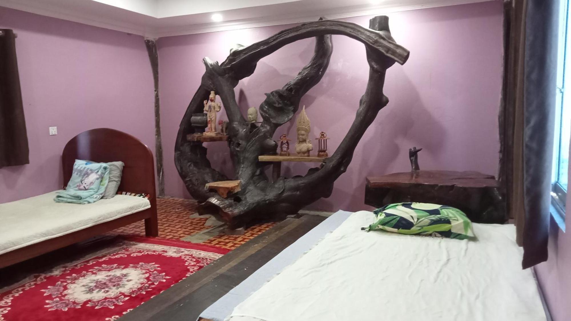 Kakrona Pouk Ở trọ