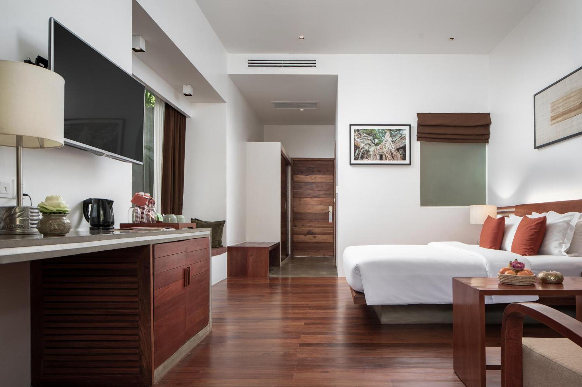 Lynnaya Urban River Hotel