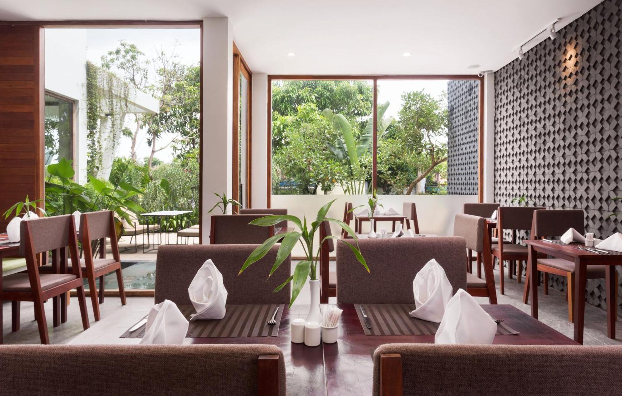 Hotel The Calm Oasis 4*