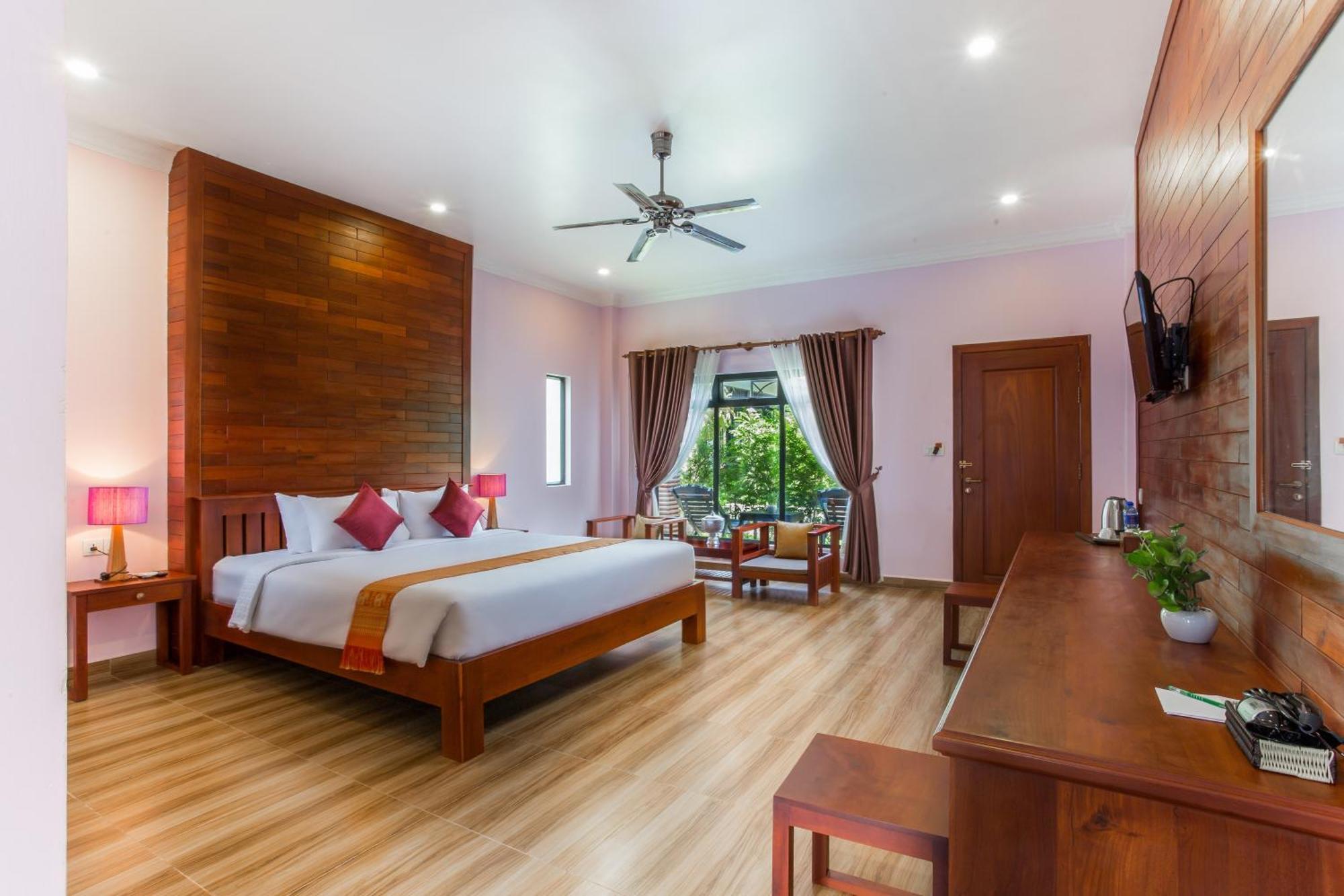 Phum Khnar Hotel 4*