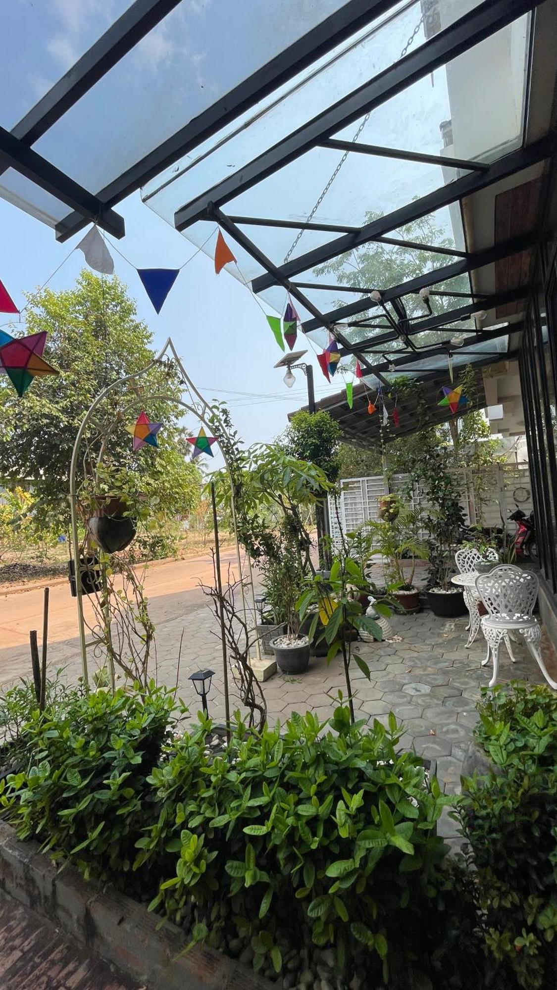 Rocky Cafe & Mini Hotel Siem Reap