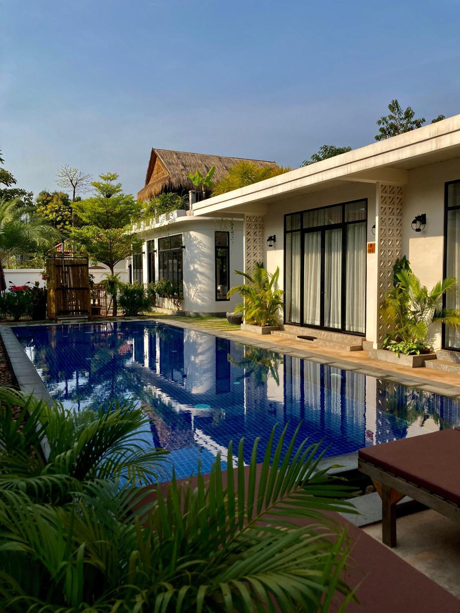Enchanted Pool Siem Reap, Right Near The Wake Park Holiday home