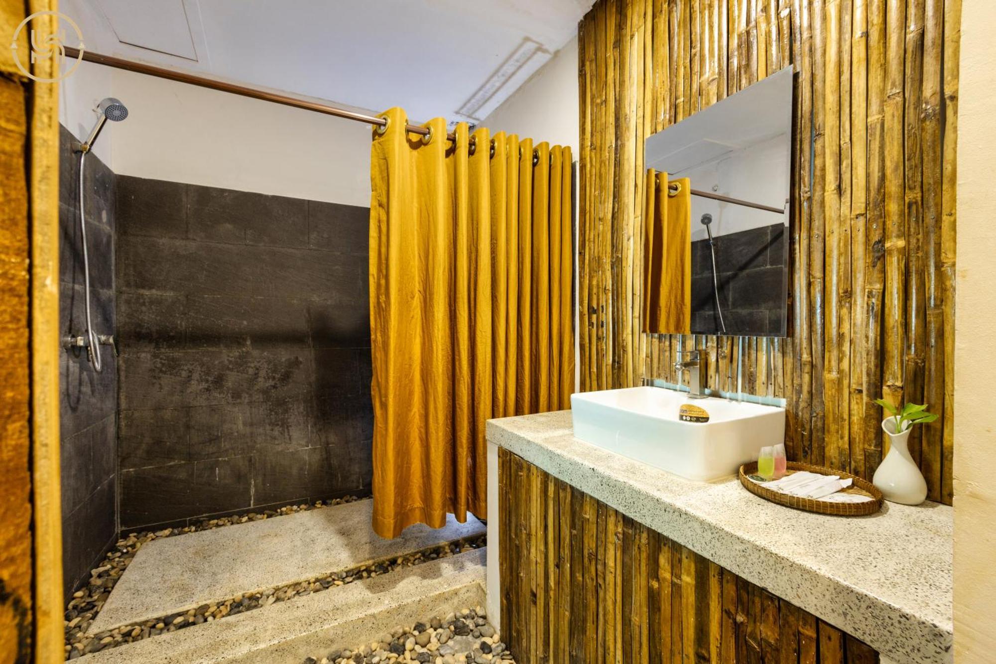 Boutique Khách sạn hẻo lánh *
