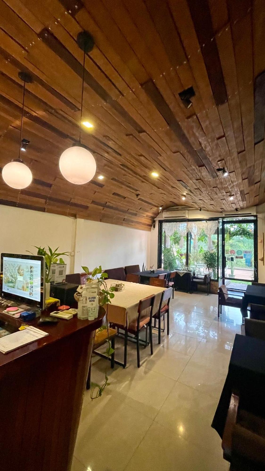 Rocky Cafe & Mini Hotel Siem Reap