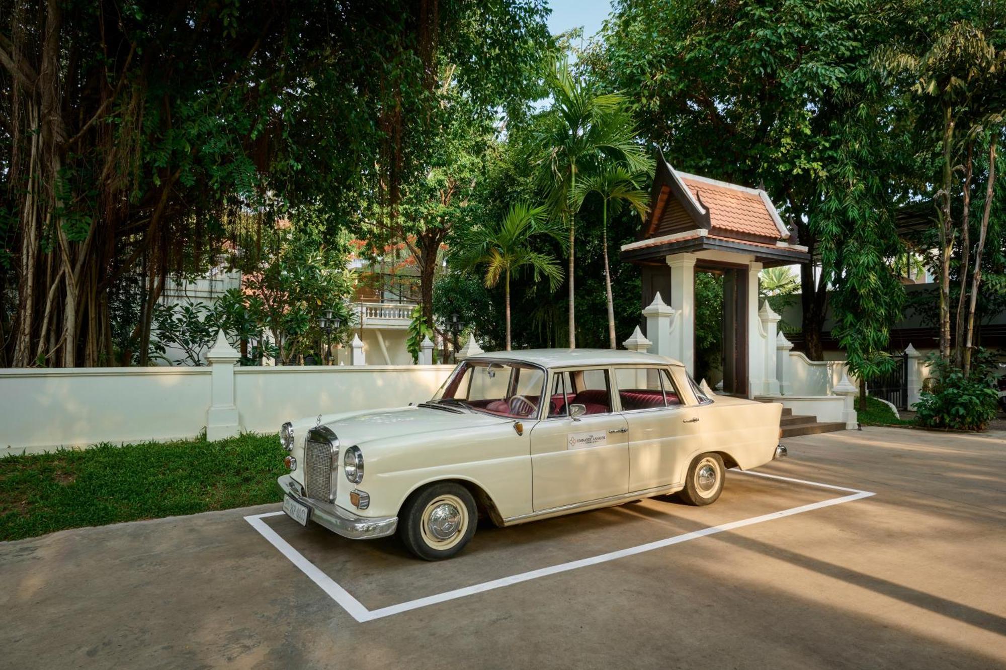 Khu nghỉ mát The Embassy Angkor & 5*
