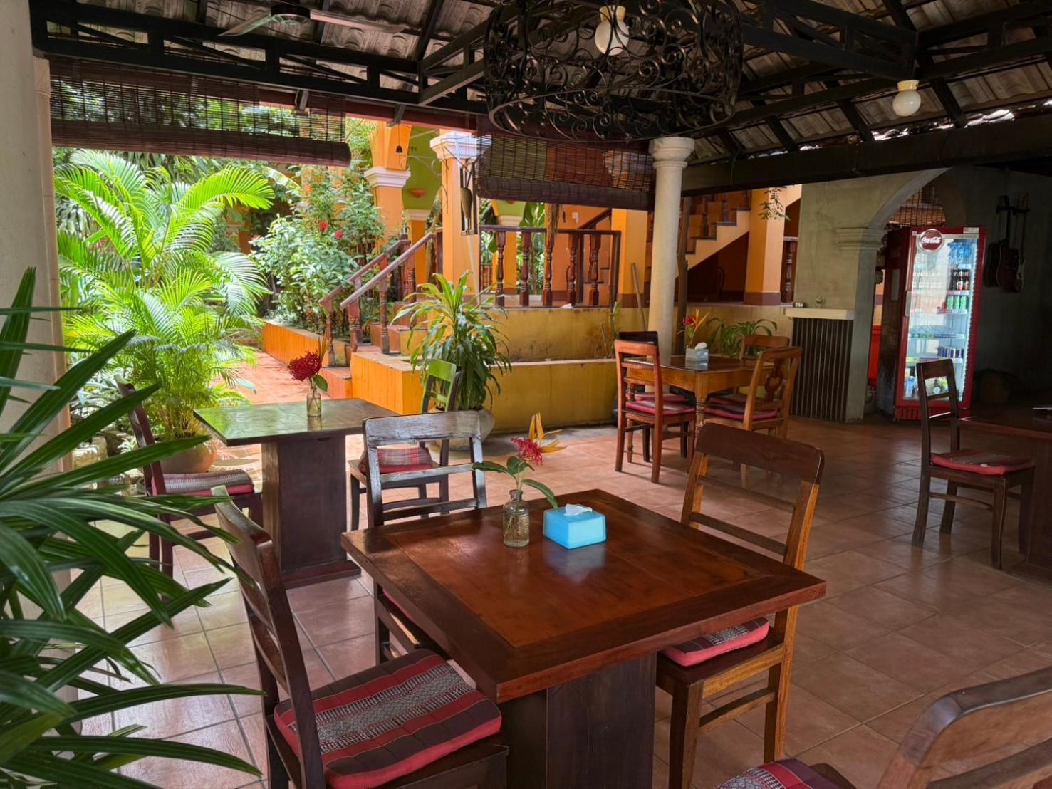 Den Totonou Hotel