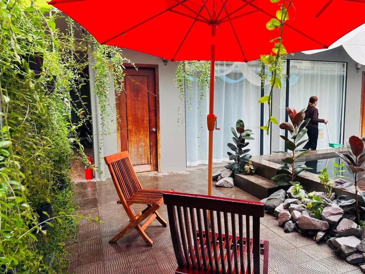 5mins From And Pool At Your Door *