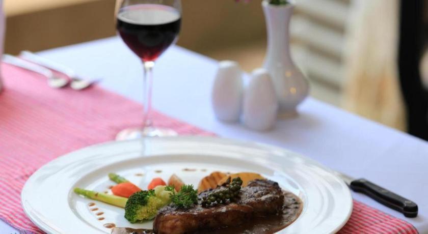 Popular Boutique Hotel 3*
