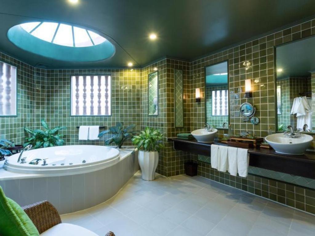 Angkor Village & 5*