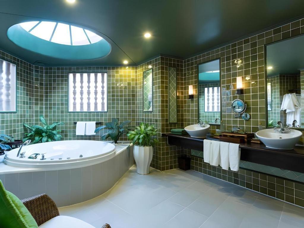 Angkor Village & 5*