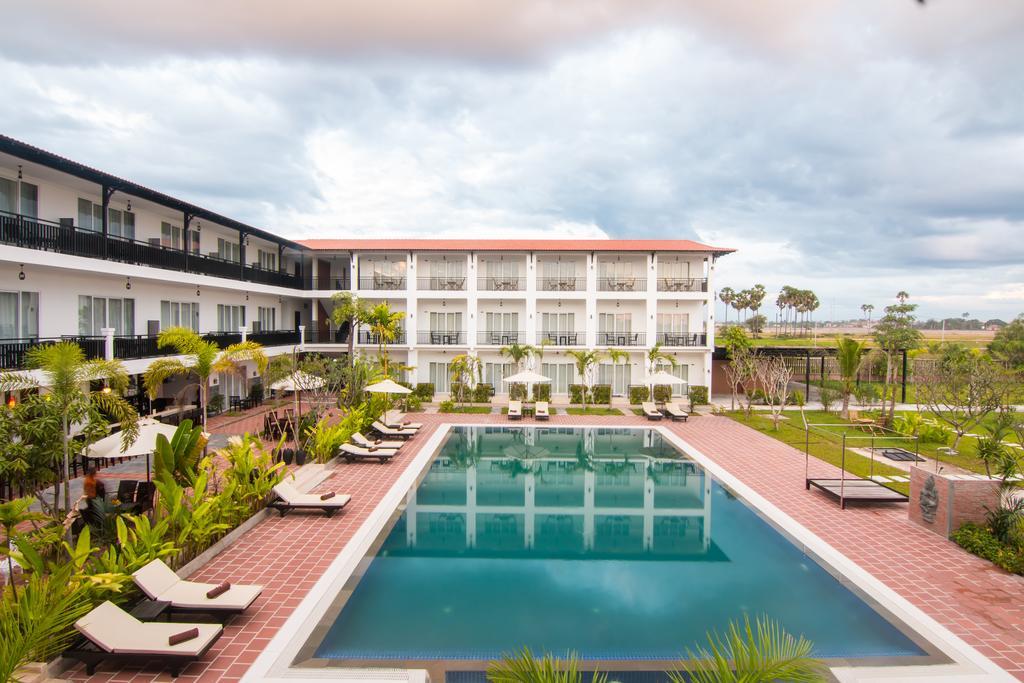 Crown Angkor & 4*