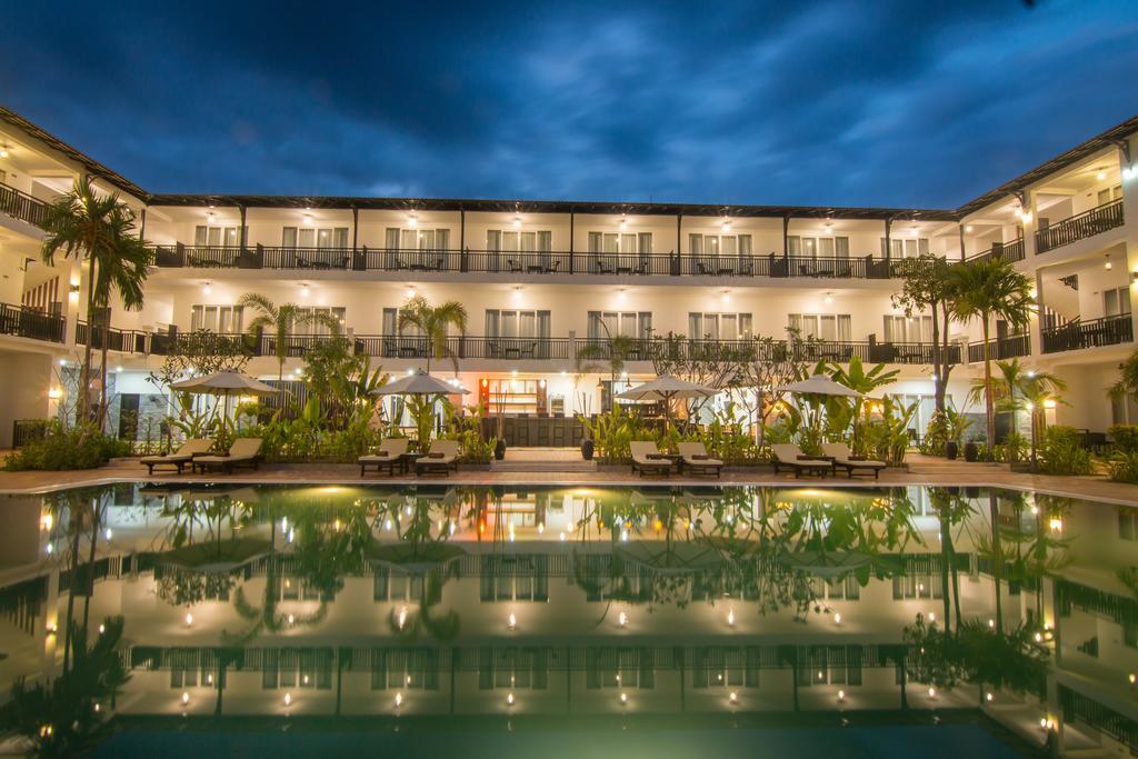 Crown Angkor & 4*
