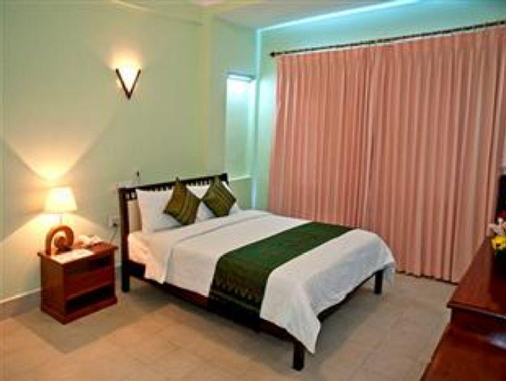 Khách sạn Parklane 3*