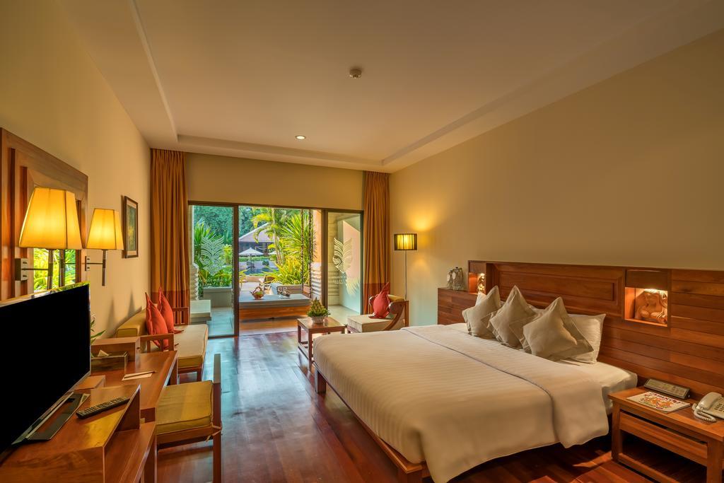 Angkor Miracle Reflection Club