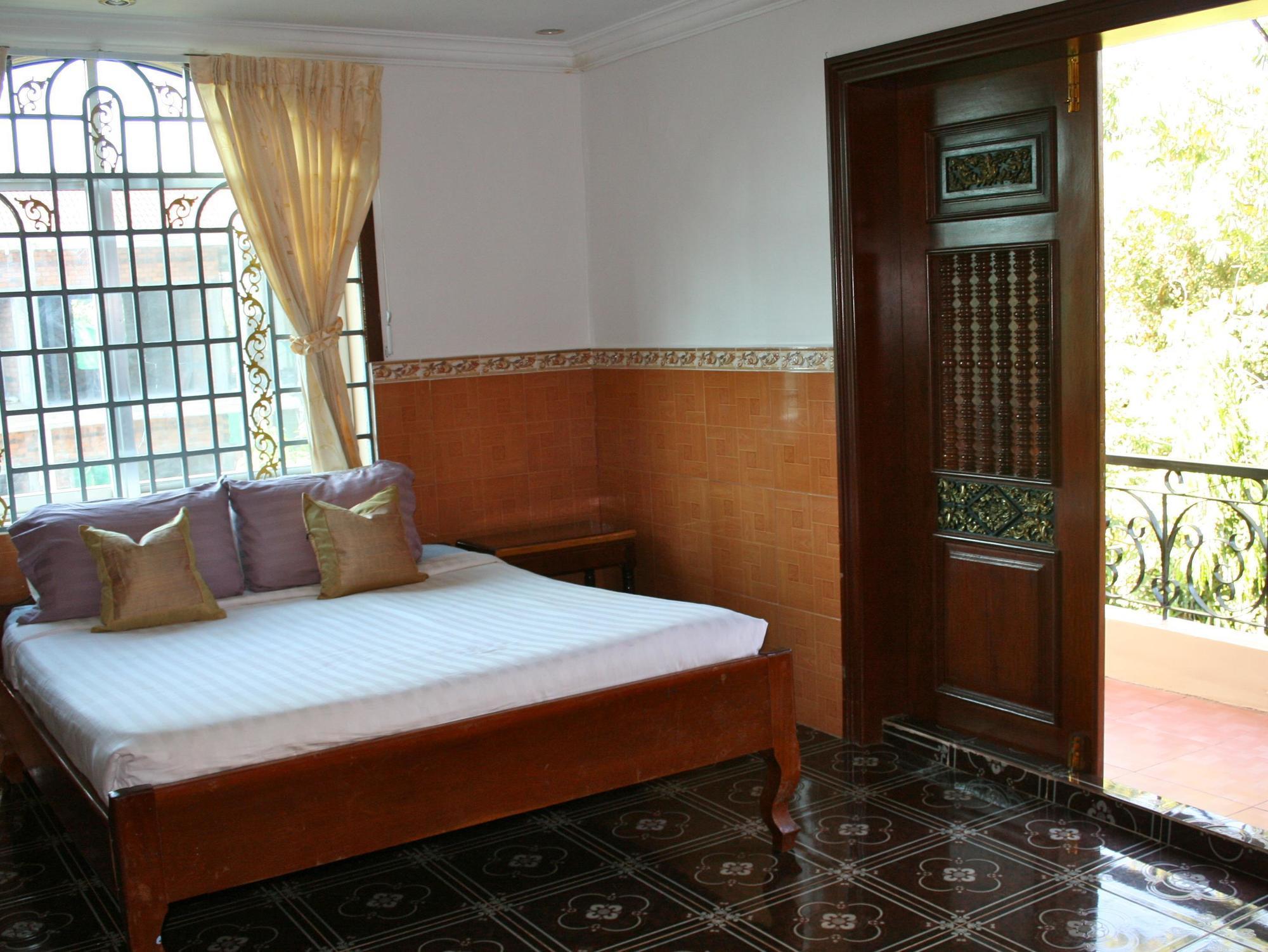 Bed & Breakfast River Village Manor 3*
