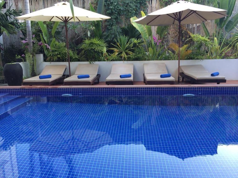 Um Theara, Hotel