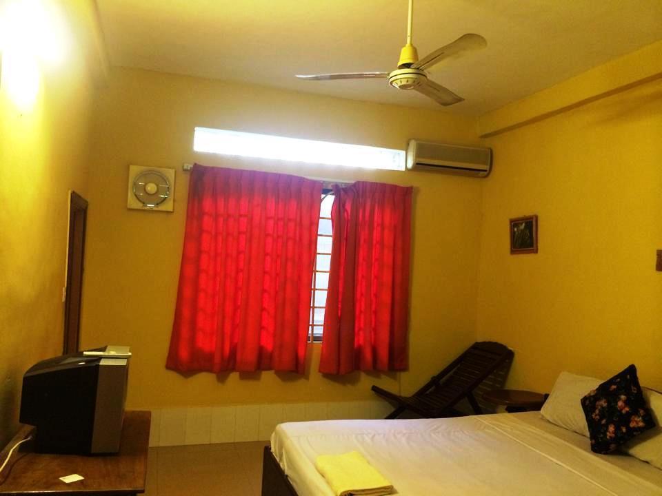 Urban Jungle Hotel 2*