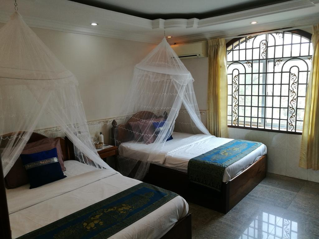 Bed & Breakfast River Village Manor 3*