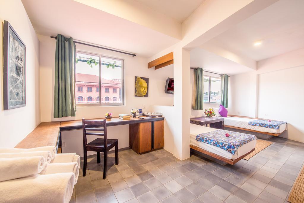 Phally's Hotel 3*