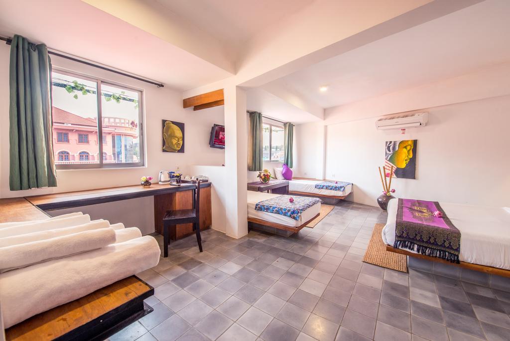 Hotel Phally's 3*
