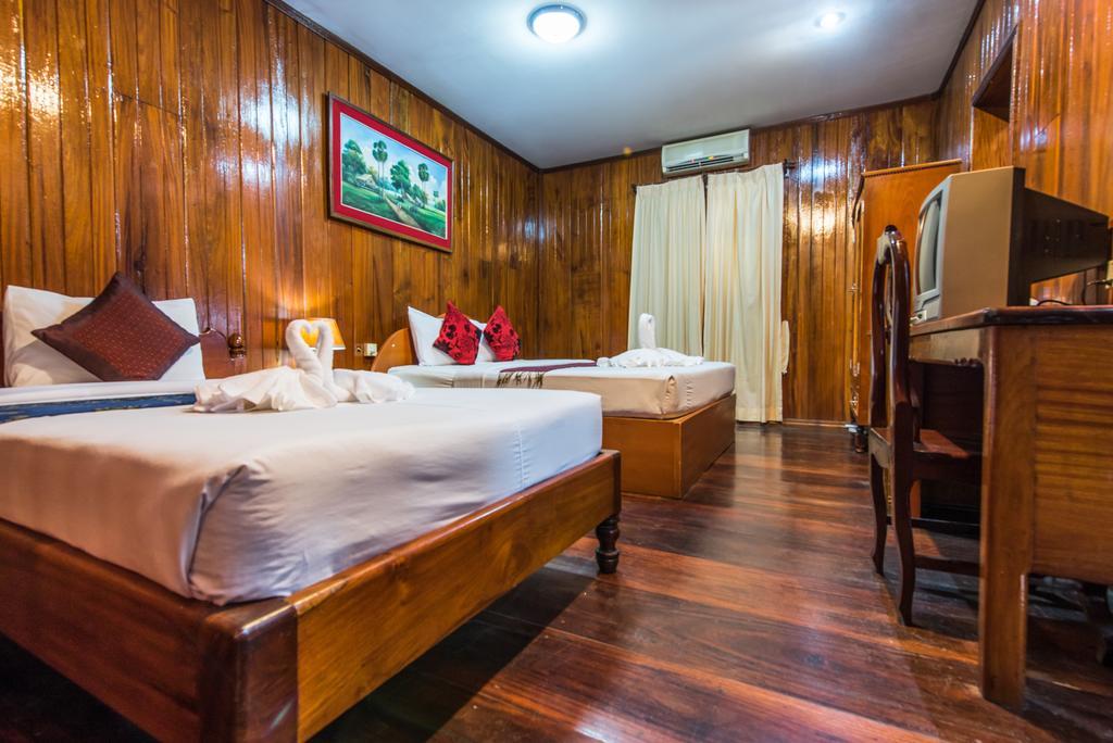 Neak Pean - Wooden House Siem Reap
