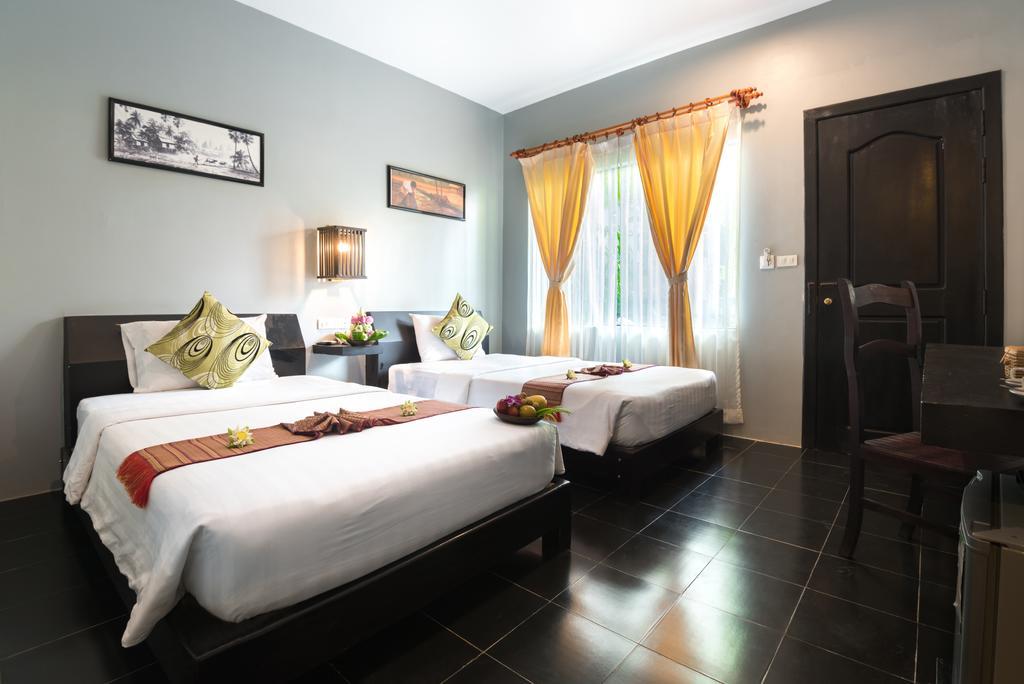 Skor Boutique 4*