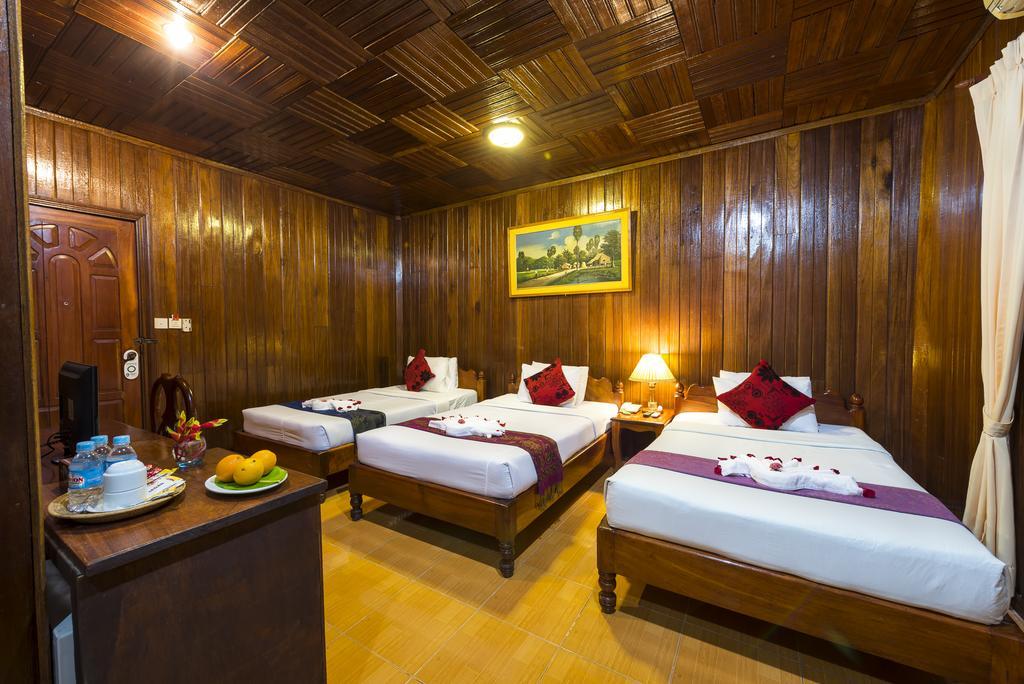 Neak Pean - Wooden House Siem Reap