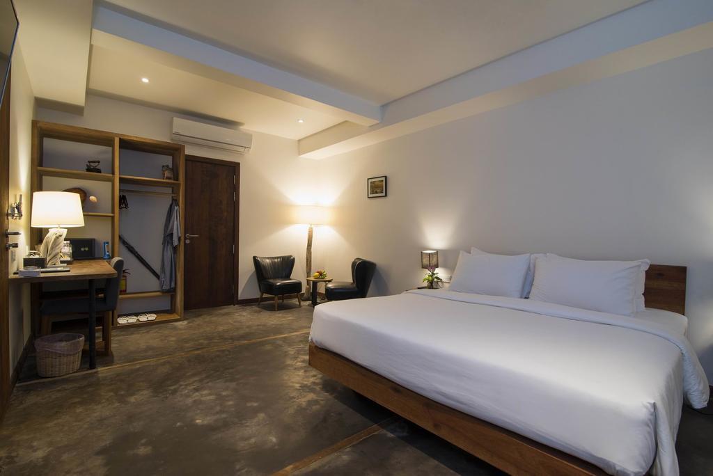 Enkosa 4-bedroom Wooden Luxury House Bed & Breakfast