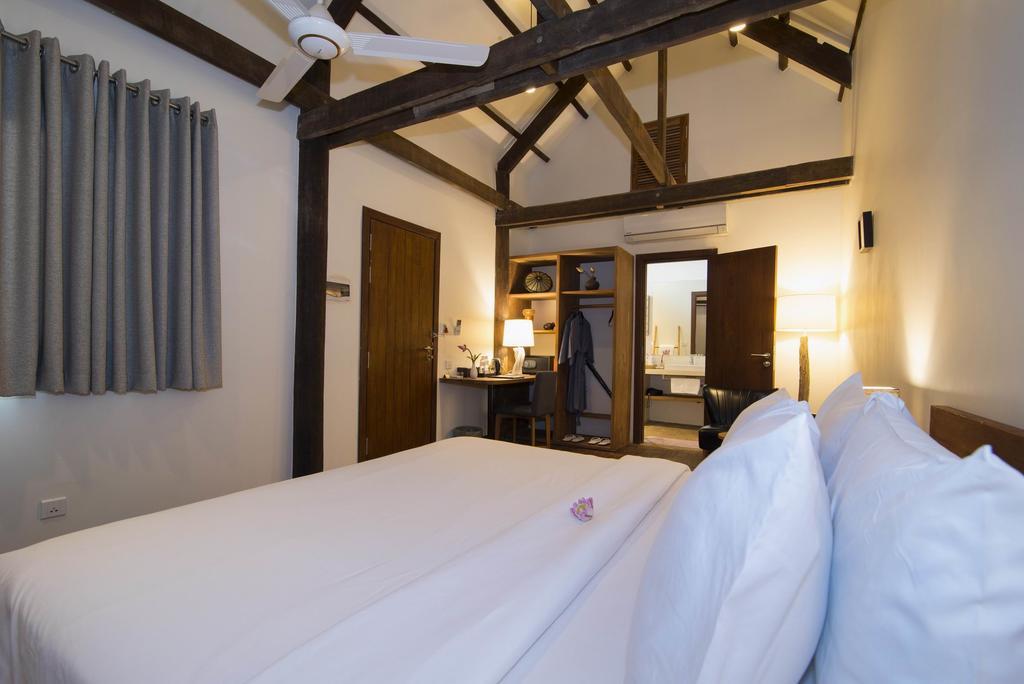 Enkosa 4-bedroom Wooden Luxury House * Siem Reap