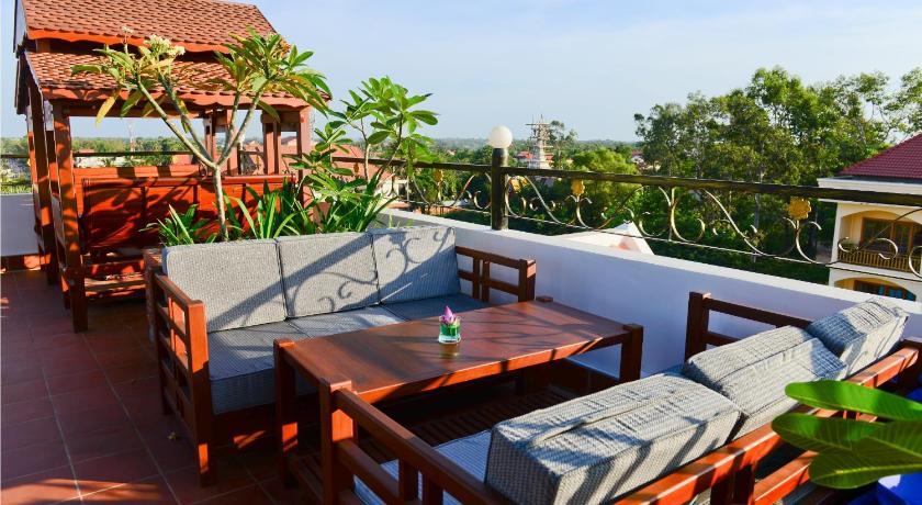 Royal Crown & Siem Reap