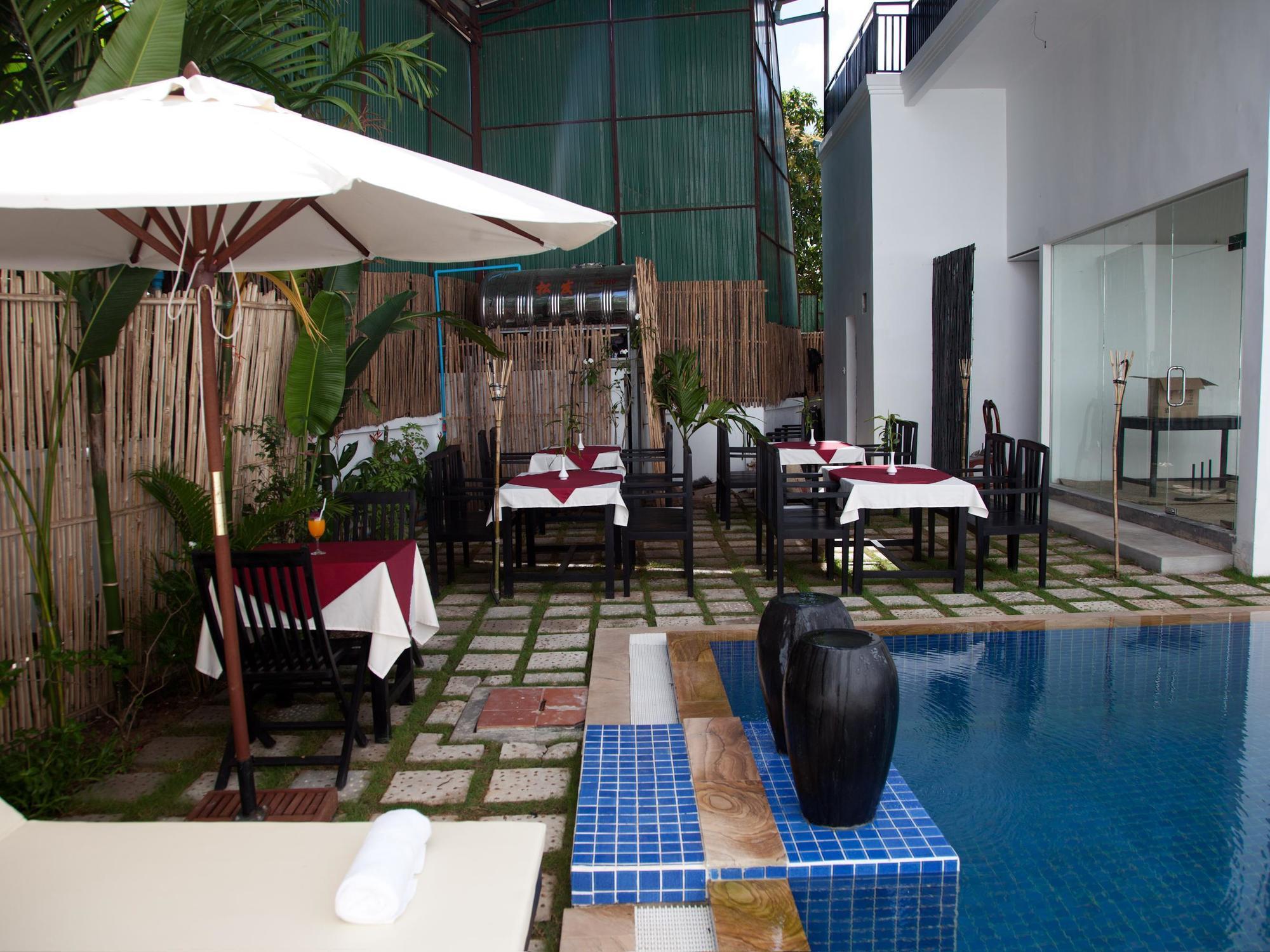 Hotel De La Chheng 3*