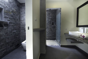 Central Suite Residence Hotel