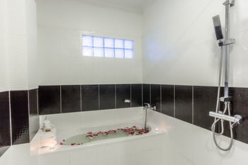 Ravel Boutique 4*