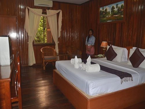 Neak Pean - Wooden House Hotel