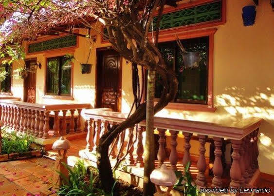 Khách sạn Lotus