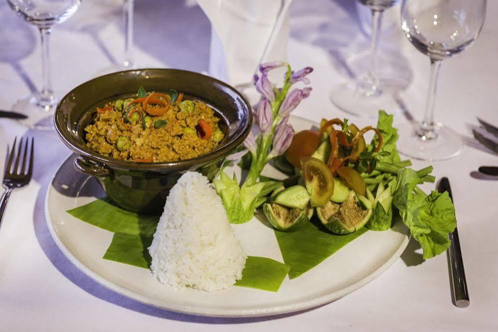 Phum Khmer Angkor Hotel 4*