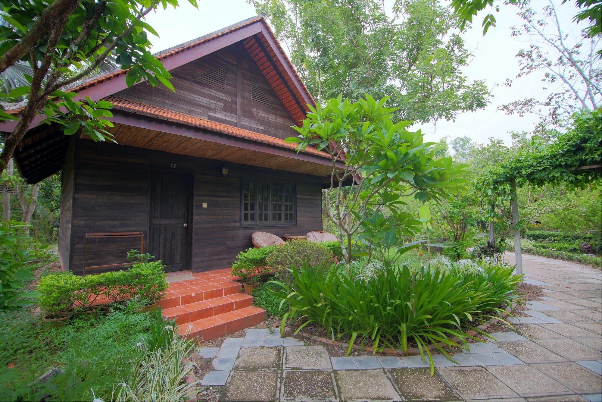 Resort Palm Village & 4*