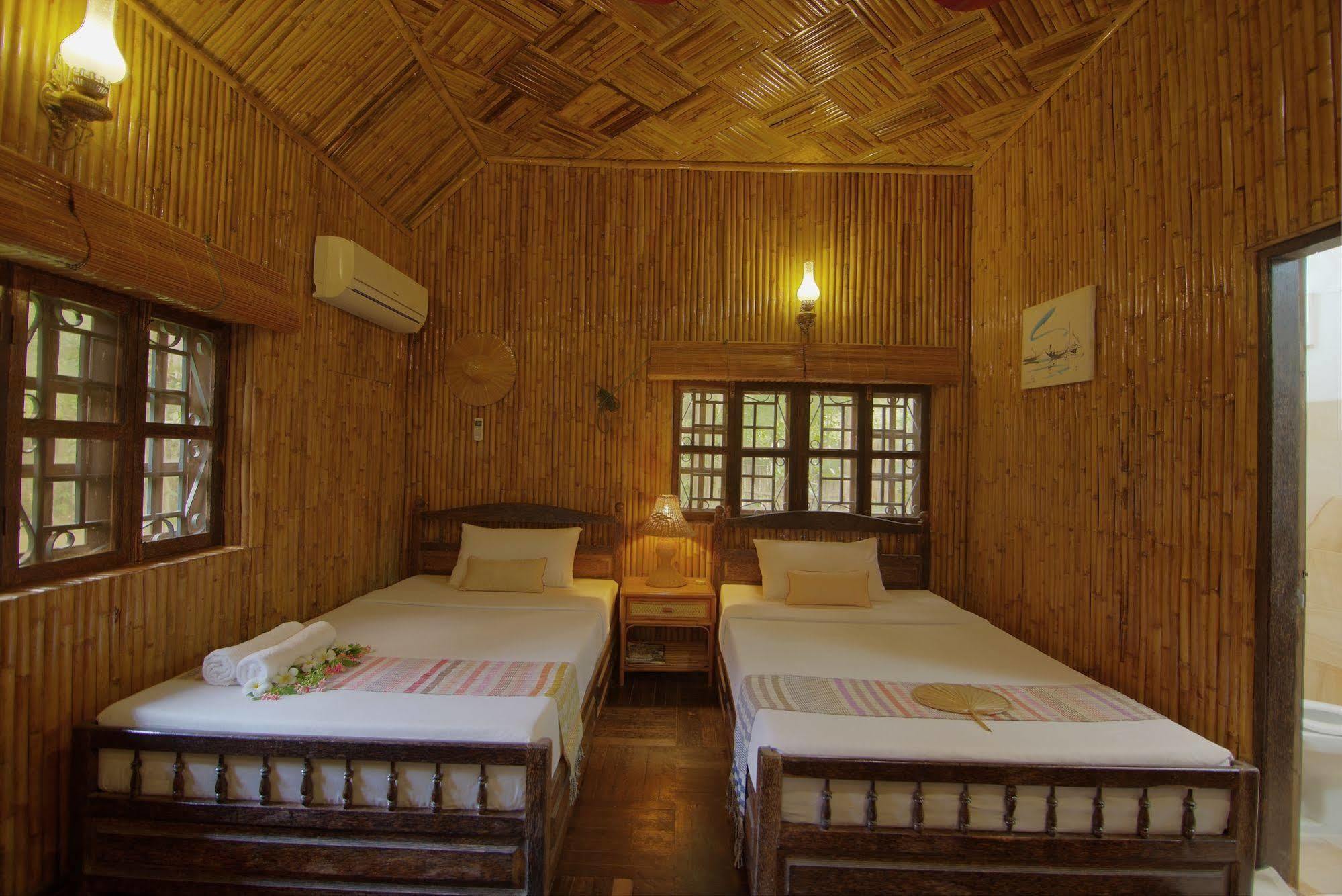 Resort Palm Village & 4*