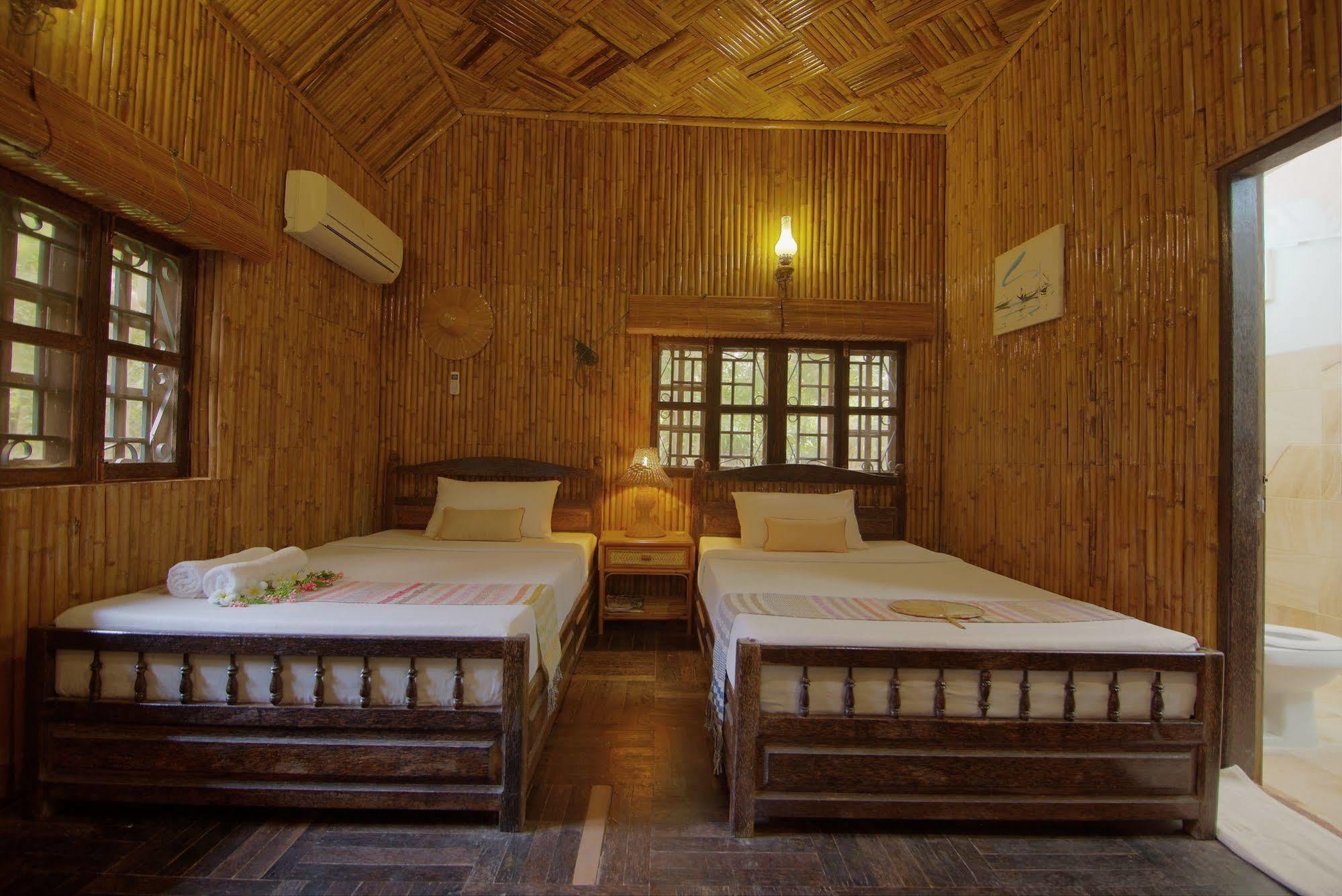 Resort Palm Village &