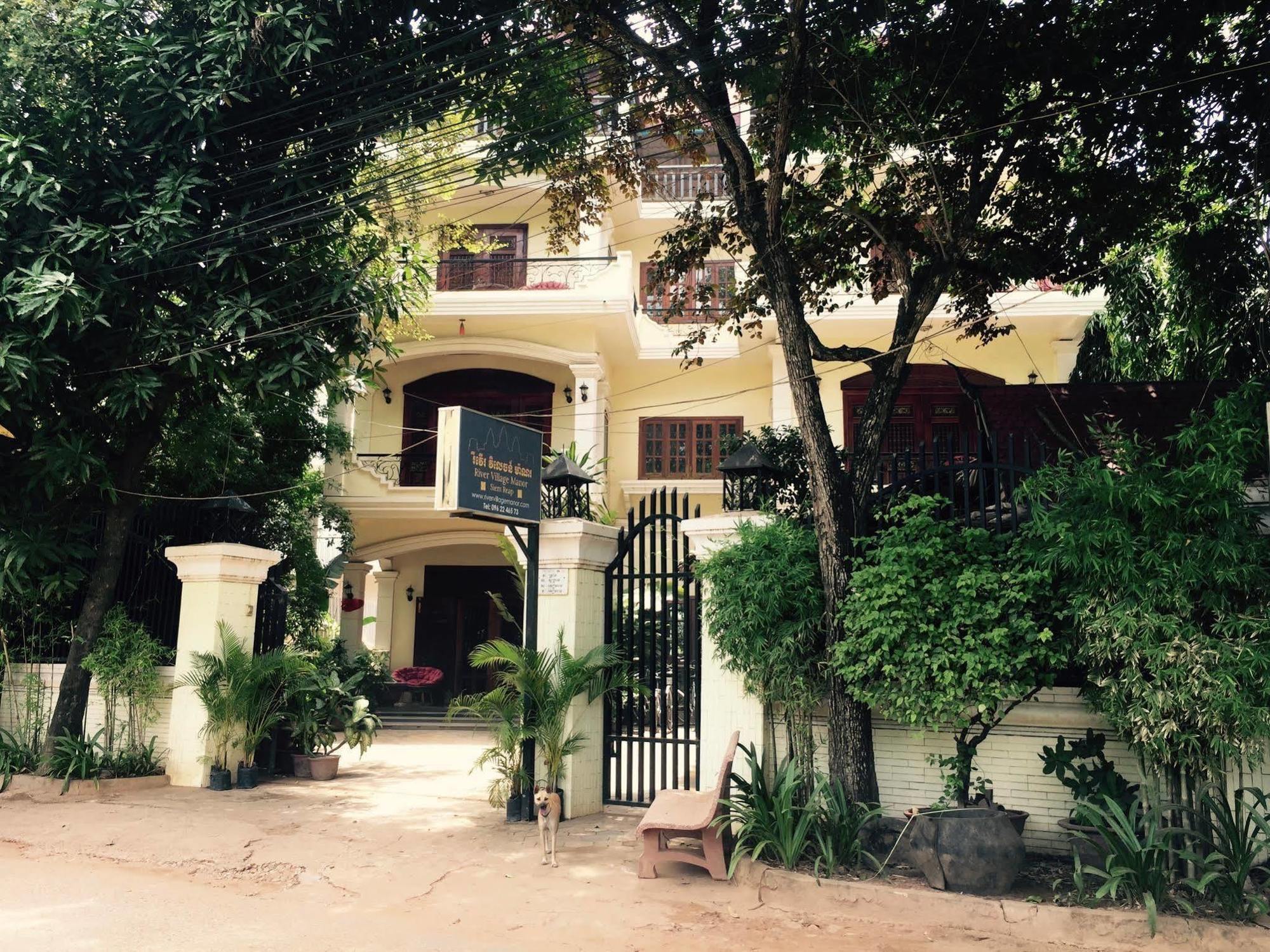 River Village Manor Bed & Breakfast