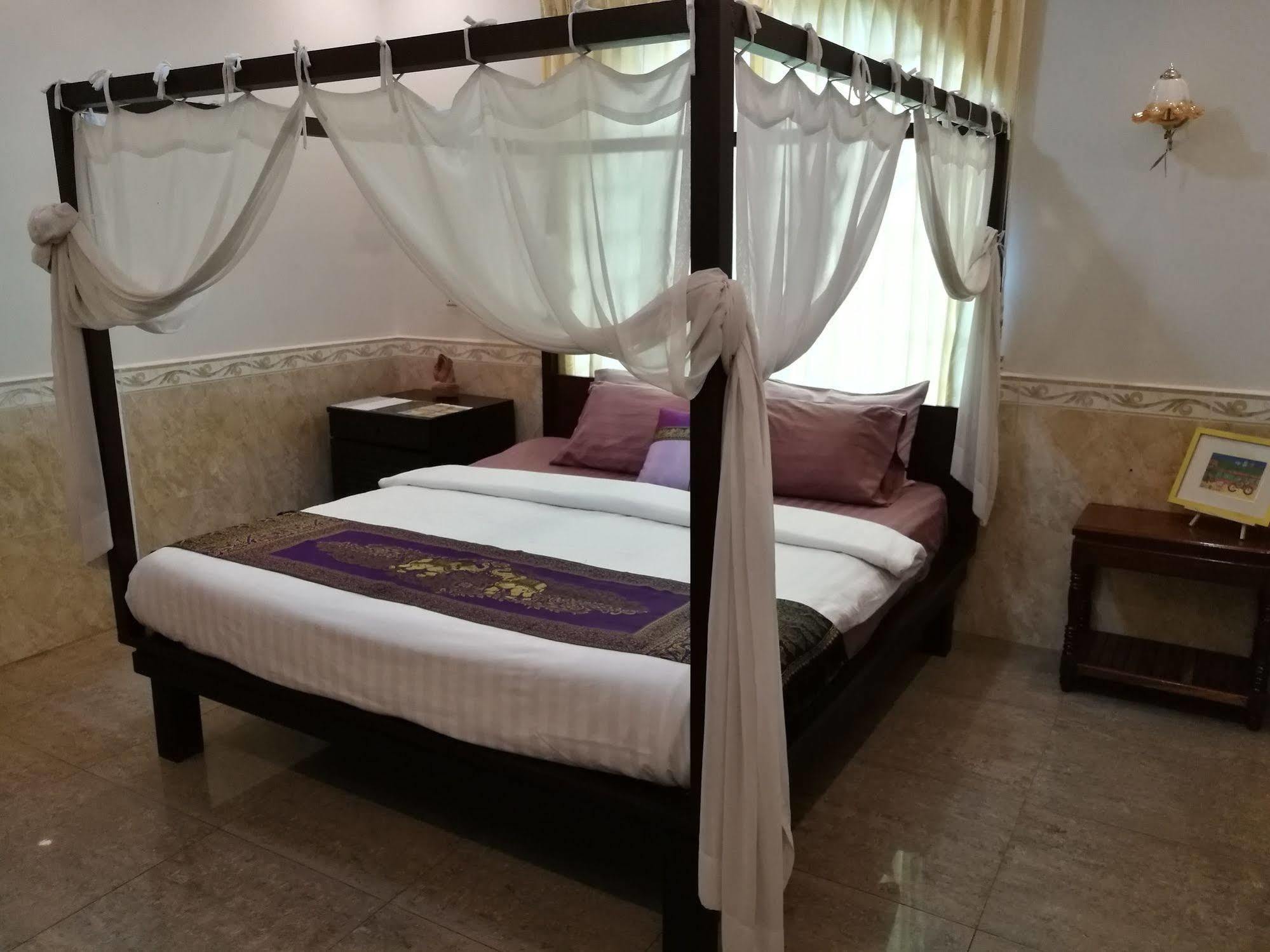 River Village Manor Bed & Breakfast