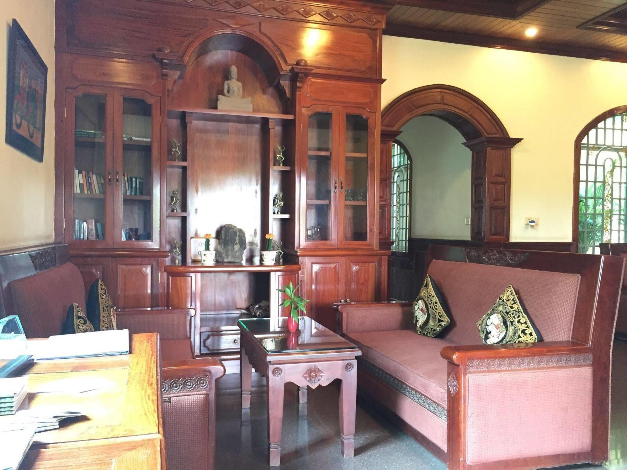 Bed & Breakfast River Village Manor