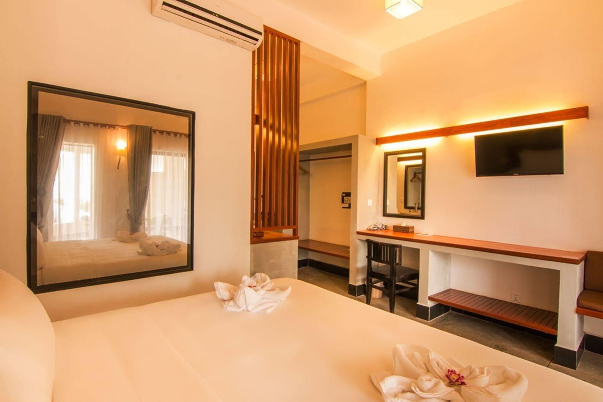 Hotel Lok Taneuy 4*