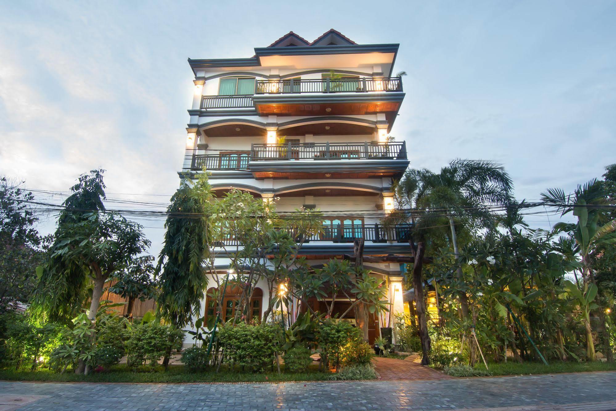 Song 3* Siem Reap