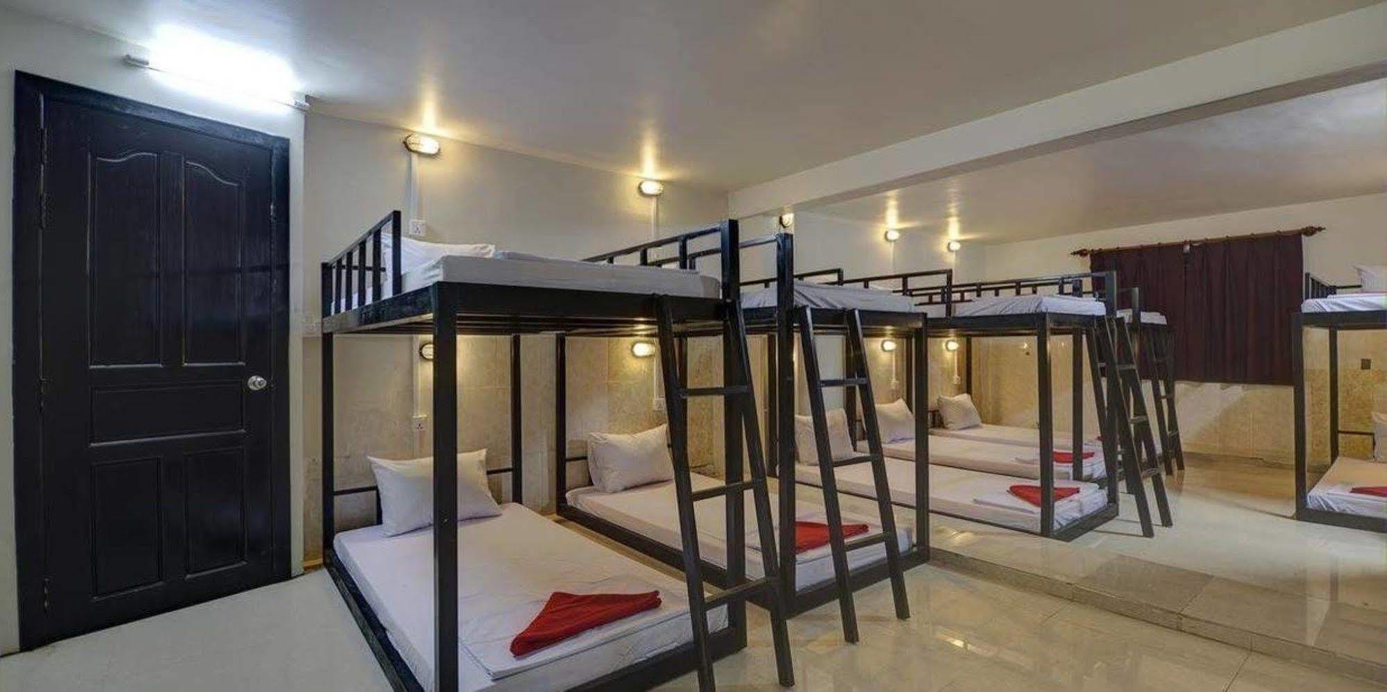 Song 3* Siem Reap